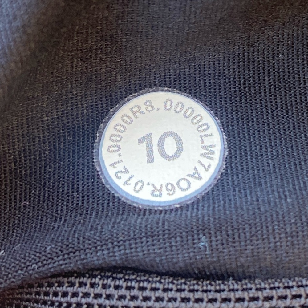 Lululemon Speed Up Short *2.5" in Black ~ Size 10 - Picture 8 of 9